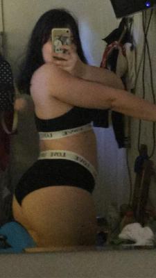 (F)or once ill post a clothed pic.