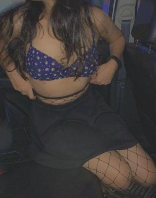 Punish me in the backseat of your car because I wouldnt stop distracting you from the road(18f)